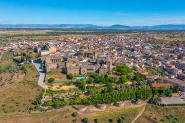 İspanya 'daki Parador de Oropesa otelinin havadan görünüşü