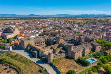 İspanya 'daki Parador de Oropesa otelinin havadan görünüşü