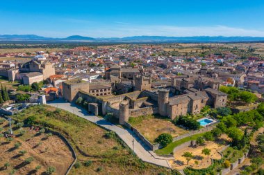 İspanya 'daki Parador de Oropesa otelinin havadan görünüşü