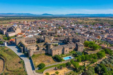 İspanya 'daki Parador de Oropesa otelinin havadan görünüşü