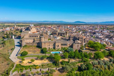 İspanya 'daki Parador de Oropesa otelinin havadan görünüşü