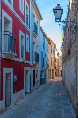 İspanyol şehri Plasencia 'daki Dar Sokak