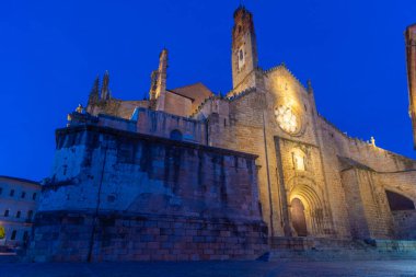 İspanyol kenti Plasencia 'daki katedralin günbatımı manzarası