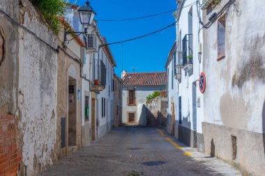 İspanyol şehri Trujillo 'daki Dar Sokak