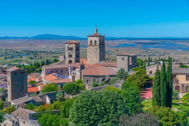 İspanyol kasabası Trujillo 'ya bakan Santa Maria Belediye Başkanı Kilisesi