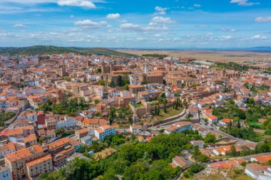 İspanyol şehri Caceres 'in havadan görünüşü