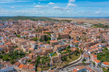 İspanyol şehri Caceres 'in havadan görünüşü