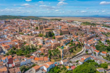 İspanyol şehri Caceres 'in havadan görünüşü