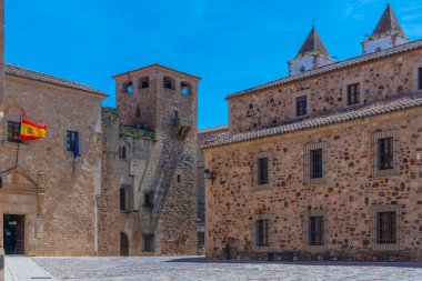 İspanya 'nın eski Caceres kasabasındaki Santa Maria Meydanı