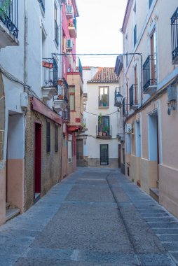 İspanyol şehri Plasencia 'daki Dar Sokak