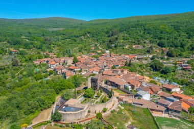 İspanya 'daki San Martin del Castanar köyünün hava manzarası