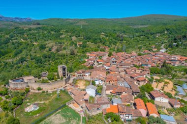 İspanya 'daki San Martin del Castanar köyünün hava manzarası
