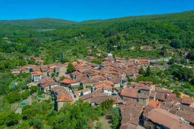 İspanya 'daki San Martin del Castanar köyünün hava manzarası