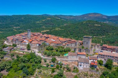 İspanya 'daki Miranda del Castanar köyünün havadan görünüşü