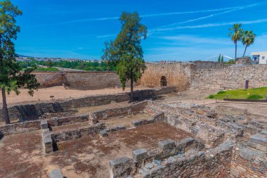 İspanyol kenti Merida 'daki Alcazaba kalesi