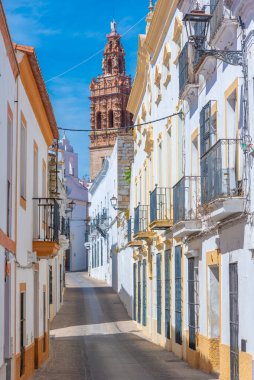 İspanya 'nın eski kenti Jerez de los Caballeros' taki White Caddesi.