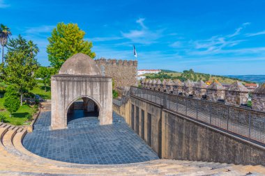 İspanyol kasabasındaki kale manzarası Jerez de los Caballeros