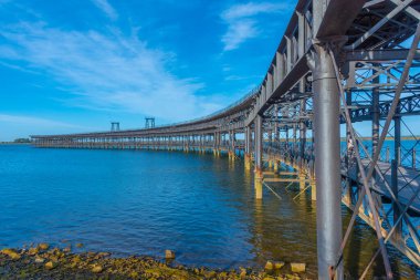 İspanyol kenti Huelva 'da Muelle de Riotinto çelik inşaatı