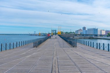 İspanyol kenti Huelva 'da Muelle de Riotinto çelik inşaatı