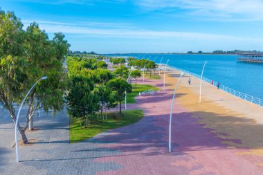 İspanyol kenti Huelva 'da Paseo de la Rio