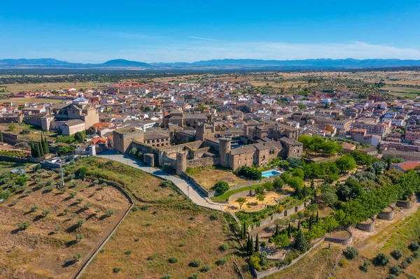 İspanya 'daki Parador de Oropesa otelinin havadan görünüşü
