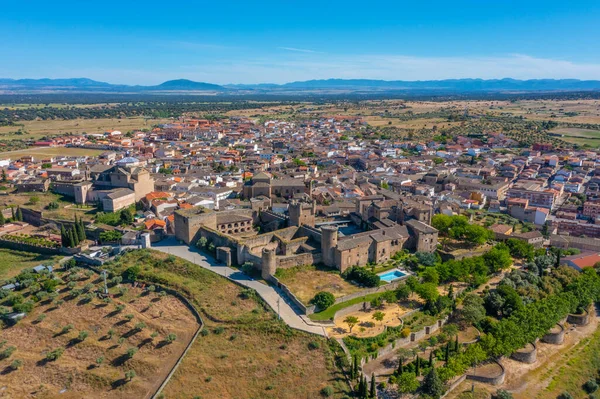 İspanya 'daki Parador de Oropesa otelinin havadan görünüşü