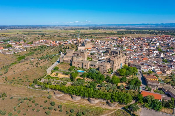 İspanya 'daki Parador de Oropesa otelinin havadan görünüşü