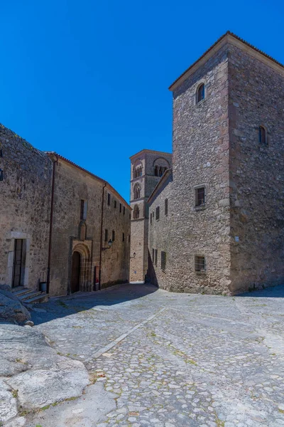 İspanyol kasabası Trujillo 'ya bakan Santa Maria Belediye Başkanı Kilisesi