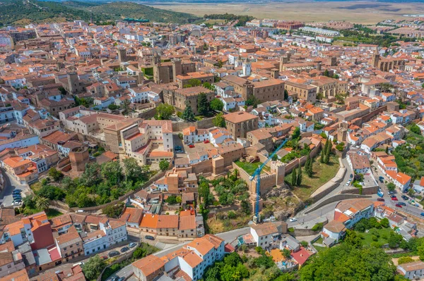İspanyol şehri Caceres 'in havadan görünüşü