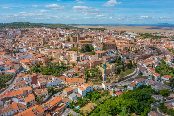 İspanyol şehri Caceres 'in havadan görünüşü