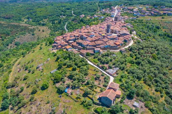 İspanya 'daki Miranda del Castanar köyünün havadan görünüşü