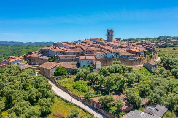 İspanya 'daki Miranda del Castanar köyünün havadan görünüşü
