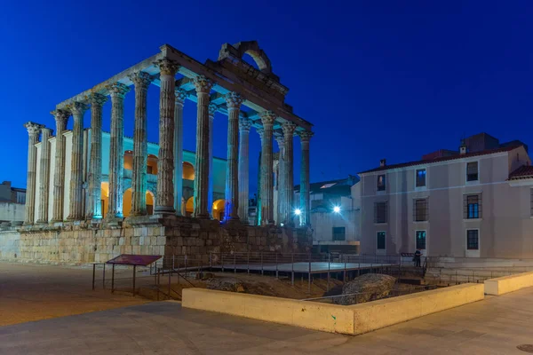 İspanya, Merida 'daki Diana Tapınağı' nın gün batımı manzarası