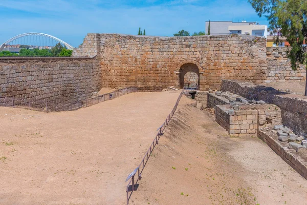 İspanyol kenti Merida 'daki Alcazaba kalesi