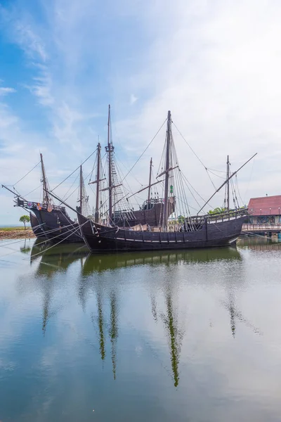 Repliker Columbus Fartyg Nina Pinta Och Santa Maria Vid Muelle — Stockfoto