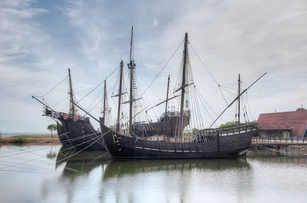 Repliker Columbus Fartyg Nina Pinta Och Santa Maria Vid Muelle — Stockfoto