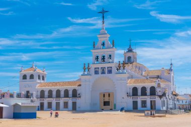 İspanya 'daki Rocio leydimizin mabedi.