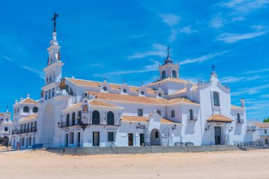 İspanya 'daki Rocio leydimizin mabedi.