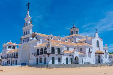 İspanya 'daki Rocio leydimizin mabedi.