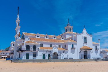 İspanya 'daki Rocio leydimizin mabedi.