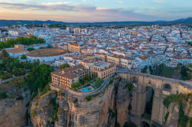 İspanyol şehri Ronda 'nın günbatımı manzarası