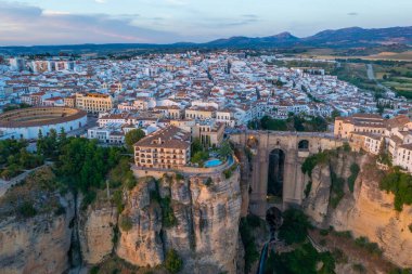 İspanyol şehri Ronda 'nın günbatımı manzarası