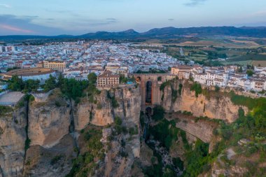 İspanyol şehri Ronda 'nın günbatımı manzarası