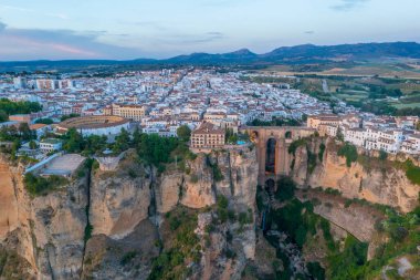 İspanyol şehri Ronda 'nın günbatımı manzarası