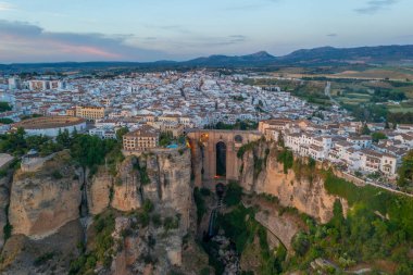 İspanyol şehri Ronda 'nın günbatımı manzarası