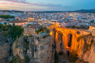 İspanyol şehri Ronda 'nın günbatımı manzarası