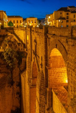 İspanyol kasabası Ronda 'daki Puente nuevo köprüsünün günbatımı manzarası