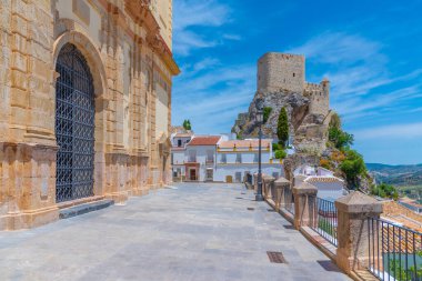 İspanya 'nın Olvera kentindeki şato manzarası