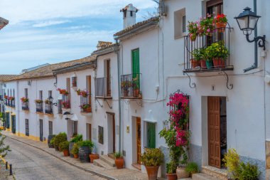 Eski İspanyol şehri Zahara 'da beyaz cadde