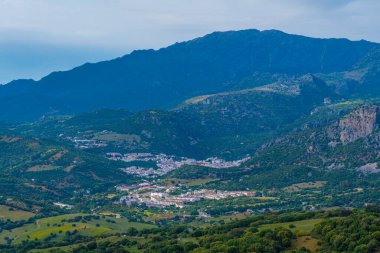 İspanya 'nın Ubrique kasabası ile Endülüs manzarası